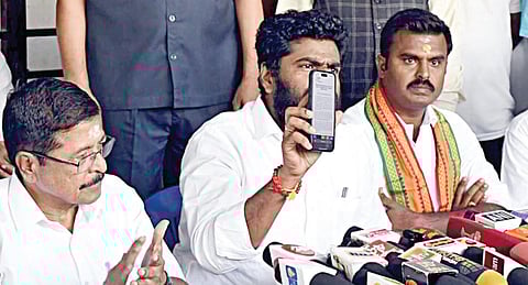 கோவையில் நேற்று செய்தியாளர்களுக்குப் பேட்டியளித்த பாஜக மாநில தலைவர் அண்ணாமலை, படம்: ஜெ.மனோகரன்