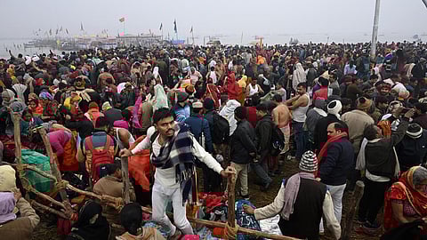 மகா கும்பமேளாவில் புனித நீராடிய பக்தர்கள் எண்ணிக்கை 10 கோடியை தாண்டியது