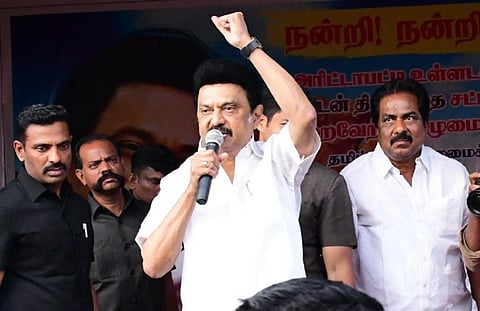 அரிட்டாபட்டியில் முதல்வர் மு.க.ஸ்டாலின். | படம்: எஸ்.கிருஷ்ணமூர்த்தி.