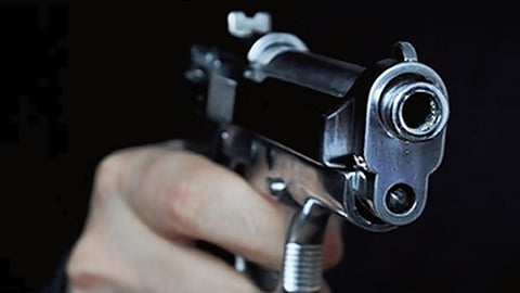 கோவில்பட்டியில் வீட்டில் நகை, பணம் திருட்டு: கொடைரோடு சுங்கச்சாவடியில் துப்பாக்கி முனையில் 10 பேர் கைது