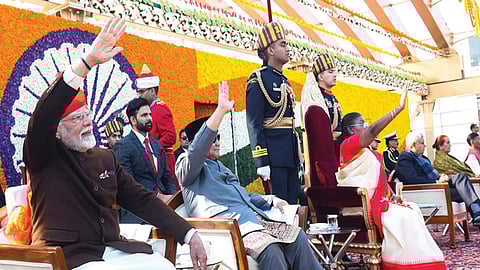 டெல்லியில் 76-வது குடியரசு தின விழா கோலாகலம்: தேசியக் கொடி ஏற்றினார் குடியரசு தலைவர் திரவுபதி முர்மு