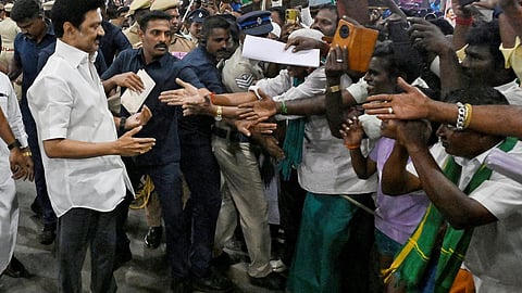 சமூகநீதி போராளிகள் மணிமண்டபம் இன்று திறப்பு: விழுப்புரத்தில் முதல்வர் மு.க.ஸ்டாலினுக்கு உற்சாக வரவேற்பு