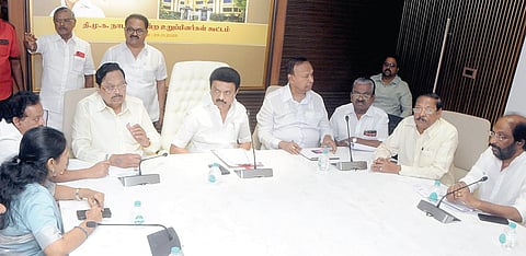 திமுக எம்.பி.க்கள் கூட்டம், முதல்வர் மு.க.ஸ்டாலின் தலைமையில் சென்னை அண்ணா அறிவாலயத்தில் நேற்று நடைபெற்றது.படம்: ம.பிரபு