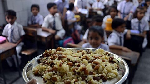 அரசுப் பள்ளி சத்துணவில் பல்லி: 8 மாணவிகளுக்கு வாந்தி, மயக்கம்