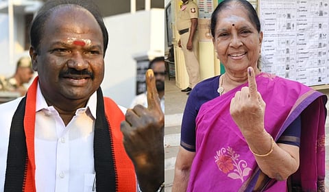 ஈரோடு கிழக்கு தொகுதி இடைத்தேர்தலில் வாக்களித்த திமுக வேட்பாளர் சந்திரகுமார் மற்றும் மொடக்குறிச்சி பாஜக எம்எல்ஏ சி.சரஸ்வதி | படங்கள்: எஸ்.குருபிரசாத்