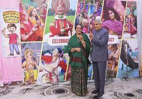 டெல்லி சட்டப்பேரவைத் தேர்தலில் தனது மனைவியுடன் வாக்களித்த குடியரசு துணைத் தலைவர் ஜக்தீப் தன்கர்