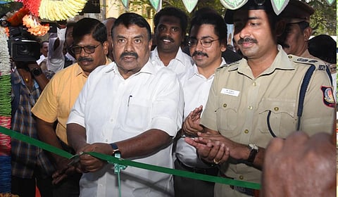 ராமநாதபுரம் ஆயுதப்படை வளாகத்தில் புதிய ஆவின் பாலகத்தை அமைச்சர் ராஜ கண்ணப்பன் திறந்து வைத்தார்.