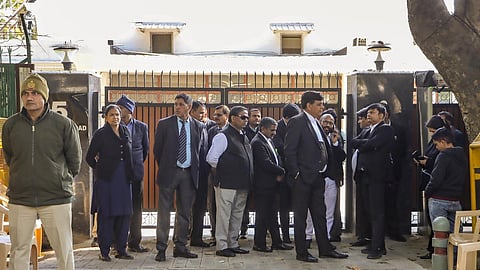 ரூ.15 கோடி பேரம் பேசியதாக குற்றச்சாட்டு: கேஜ்ரிவால் வீட்டில் லஞ்ச ஒழிப்பு போலீஸார் விசாரணை