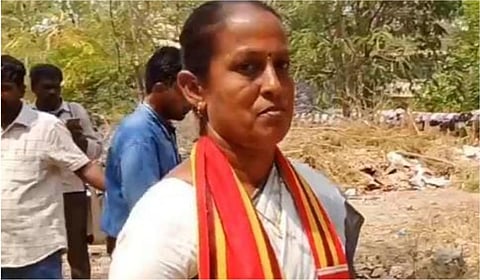 ஈரோடு கிழக்கு இடைத்தேர்தல் வாக்கு எண்ணிக்கை மையத்தில் நாதக வேட்பாளர் சீதாலட்சுமி.