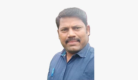 கைது செய்யப்பட்ட பேராசிரியர் குமார்