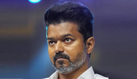 பிரபலங்கள் இணையாததால் விரக்தியில் இருக்கிறாரா விஜய்?