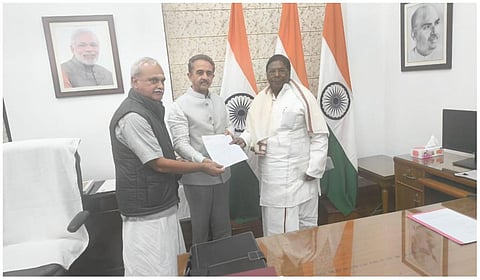 மீனவர்கள் பிரச்சினை: மத்திய இணை அமைச்சரிடம் புதுச்சேரி காங்கிரஸ் தலைவர்கள் நேரில் மனு