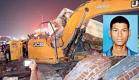 மதுரை மாட்டுத்தாவணியில் பொக்லைன் இயந்திரம் மீது விழுந்து கிடக்கும் தோரணவாயில். (உள்படம்) நாகலிங்கம். படம்: எஸ்.கிருஷ்ணமூர்த்தி