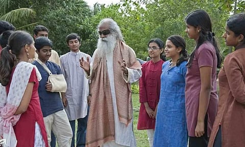 பொது தேர்வு குறித்து கலந்துரையாடல்: மாணவர்களுக்கு சத்குரு அறிவுரை