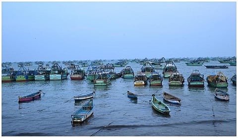 தமிழக மீனவர்கள் 10 பேர் இலங்கை கடற்படையினரால் கைது
