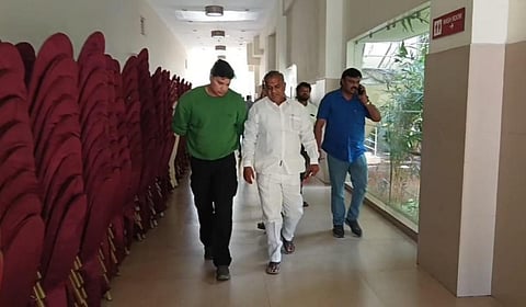 தவெக பொதுக்குழுக்கூட்டம் நடைபெறவுள்ள தனியார் விடுதியில் அக்கட்சியின் பொதுச் செயலாளர் என்.ஆனந்த் ஆய்வு மேற்கொண்டார்