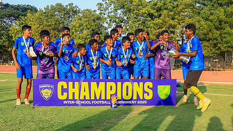 பள்ளிகளுக்கு இடையிலான கால்பந்து போட்டி: செயின்ட் பீட்ஸ், டான் போஸ்கோ அணிகள் சாம்பியன்!