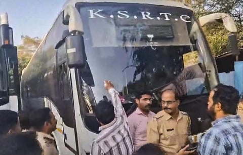 பேருந்து நடத்துநர் தாக்கப்பட்ட விவகாரம்: கர்நாடகா - மகாராஷ்டிரா இடையே போக்குவரத்து நிறுத்தம்