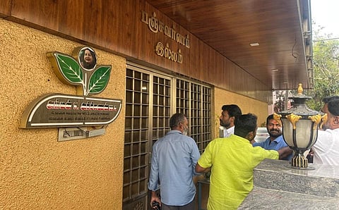 கோவை சுண்டக்காமுத்தூர் சாலையில் உள்ள எம்எல்ஏ அம்மன் அர்ச்சுனன் வீடு. | படங்கள் :ஜெ.மனோகரன்.