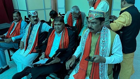 பிஹாரில் நிதிஷ் குமார் தலைமையிலான அரசில் பாஜக எம்எல்ஏக்கள் 7 பேர் அமைச்சர்களாக பதவியேற்பு