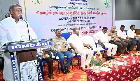 புதுச்சேரியில் நடந்த தொழில் நல்லுறவு குறித்த ஒருநாள் பயிற்சி முகாமில் அம்மாநில முதல்வர் ரங்கசாமி உரையாற்றினார்.