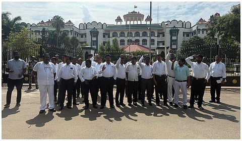 நீதிபதிகள் நியமனத்தில் சம வாய்ப்பு கோரி மதுரையில் வழக்கறிஞர்கள் ஆர்ப்பாட்டம்