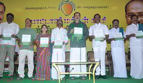 சென்னையில் பாமக சார்பில் வேளாண் நிழல் நிதி அறிக்கையை அக்கட்சியின் தலைவர் அன்புமணி ராமதாஸ் வெளியிட்டார்.