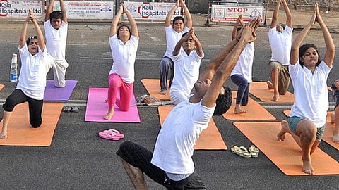 1,300 யோகா பயிற்றுநர்கள் நியமிக்க உத்தரவு
