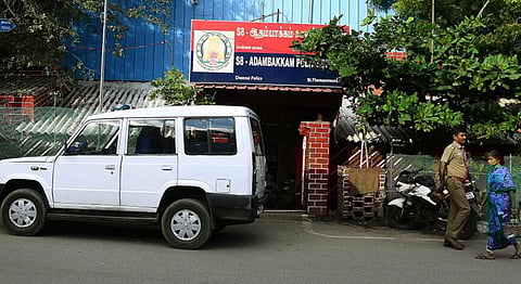 சென்னை: வீடு புகுந்து தங்கம், வெள்ளி திருடிய 3 பேர் கைது