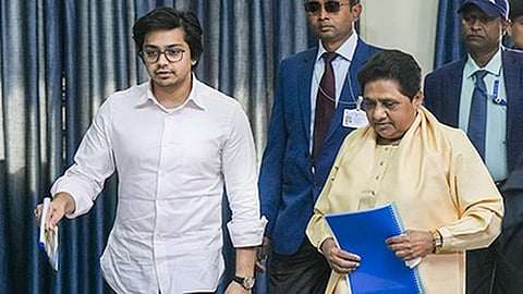 மருமகன் ஆகாஷ் ஆனந்தை கட்சியில் இருந்து நீக்கினார் மாயாவதி! - காரணம் என்ன?