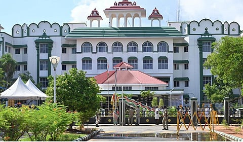 அரசு விடுதி மாணவர்கள் நிதியில் மோசடி: சிபிசிஐடி விசாரணை கோரிய வழக்கில் அரசு பதிலளிக்க உத்தரவு