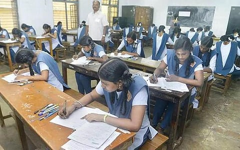 பிளஸ் 1 பொதுத் தேர்வு இன்று தொடக்கம்: தமிழகம் முழுவதும் 8.23 லட்சம் பேர் எழுதுகின்றனர்