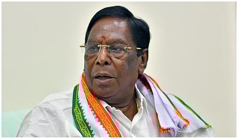 ‘கிரண் பேடியைப் போலவே புதுச்சேரியின் தற்போதைய ஆளுநர் செயல்டுகிறார்’ - நாராயணசாமி