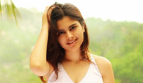 Click Bits: தேவதை வம்சம் நீயோ... சஞ்சனா கிருஷ்ணமூர்த்தி வசீகர க்ளிக்ஸ்!