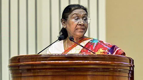 பெண்கள் நமது சமூகத்தின் முதுகெலும்பு: மகளிர் தினத்தில் தலைவர்கள் வாழ்த்து