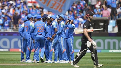 சுழலுக்கு கட்டுப்பட்ட நியூஸி. - இந்தியாவுக்கு 252 ரன்கள் இலக்கு | சாம்பியன்ஸ் டிராபி ஃபைனல்