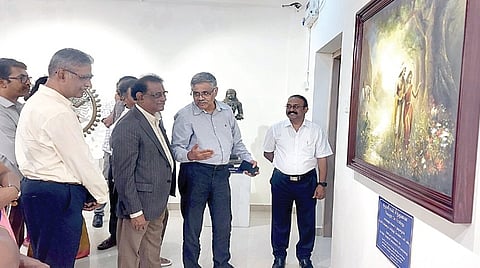 சென்னை தரமணியில் அமைந்துள்ள உலக தமிழாராய்ச்சி நிறுவனத்துக்கு, மொரீசியஸ் நாட்டின் முன்னாள் துணை ஜனாதிபதி பரமசிவம் பிள்ளை வையாபுரி நேற்று முன்தினம் வந்து உருவாக்கப்பட்டுள்ள தொல்காப்பியர், திருவள்ளுவர், ஔவையார், இளங்கோவடிகள், கபிலர், தமிழ்த்தாய் ஊடக அரங்குகளை பார்வையிட்டு, அதன் சிறப்புகளை கேட்டறிந்தார். உலக தமிழாராய்ச்சி நிறுவனத்தின் தலைவர் ஆர்.பாலகிருஷ்ணன் (ஓய்வு), தமிழ் வளர்ச்சி மற்றும் செய்தித்துறை செயலாளர் வே.ராஜாராமன், நிறுவனத்தின் இயக்குநர் (கூ.பொ.) ஸ்டாலின் கோபிநாத், பழந்தமிழர் வாழ்வியல் காட்சிக்கூட பொறுப்பாளர் முனைவர் ஆ.மணவழகன், நிறுவன பேராசிரியர்கள், அலுவலர்கள் மற்றும் மாணவர்கள் உடனிருந்தனர்.