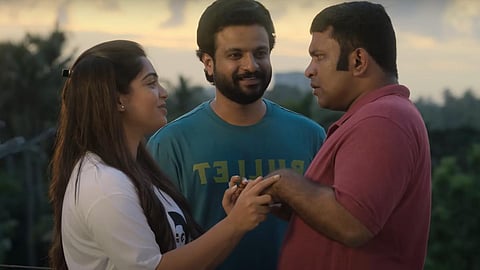 Love Under Construction: காமெடியுடன் பழமைவாதத்தை தகர்க்கும் நுண் அரசியல் அனுபவம் | ஓடிடி திரை அலசல்