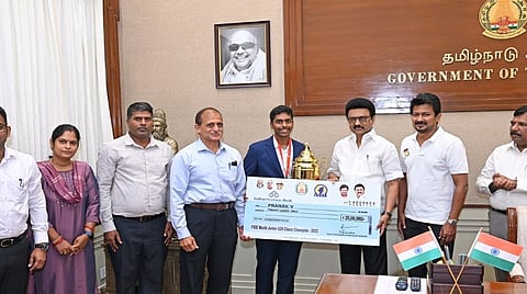 உலக ஜூனியர் செஸ் போட்டியில் வெற்றி பெற்ற பிரணவ் வெங்கடேஷுக்கு ரூ.20 லட்சம் ஊக்கத் தொகை: முதல்வர் ஸ்டாலின் வழங்கினார்