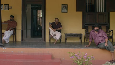 Narayaneente Moonnaanmakkal: உறவுச் சிக்கல்களின் ஆழம் பேசும் படைப்பு | ஓடிடி திரை அலசல்