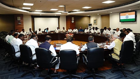 தமிழக மீனவர்களின் பிரச்சினைக்கு தீர்வுகாணக் கோரி வெளியுறவு துறை அமைச்சரிடம் நேரில் முறையீடு