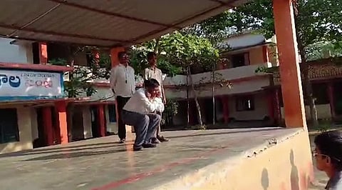 மாணவர்கள் முன் 50 தோப்புக்கரணம் போட்டு நன்றாக படிக்க மன்றாடிய தலைமை ஆசிரியர்