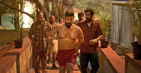 விக்ரமின் மாஸ் ஆக்‌ஷன் அவதாரம் - ‘வீர தீர சூரன் - பார்ட் 2’ ட்ரெய்லர் எப்படி? 