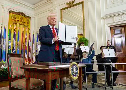 அடுத்த அதிரடி! - அமெரிக்க கல்வித் துறையைக் கலைக்கும் கோப்புகளில் ட்ரம்ப் கையெழுத்து