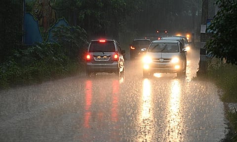 நீலகிரி, கோவை உள்ளிட்ட 10 மாவட்டங்களில் இன்று கனமழை பெய்ய வாய்ப்பு