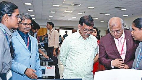 ‘தமிழக அரசுப் பள்ளிகளில் அடுத்த ஆண்டு அமல்படுத்த ஏஐ பாடத்திட்டம் தயார்’