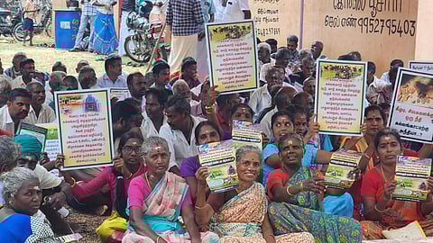 மேலூர் கல்லாங்காட்டில் தொல்லியல் ஆய்வு நடத்தக் கோரி கிராம மக்கள் போராட்டம்