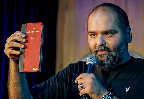 “மன்னிப்பு கேட்க மாட்டேன், இந்தக் கும்பலைக் கண்டு பயம் கொள்ளவில்லை” - காமெடியன் குணால் கம்ரா