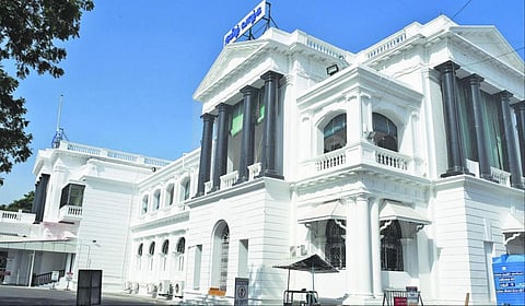 நெல்லை டிஐஜி உள்பட தமிழகத்தில் 10 ஐபிஎஸ் அதிகாரிகள் பணியிட மாற்றம்