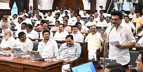 எந்த காரணத்தை கொண்டும் மும்மொழியை ஏற்றுக்​கொள்ள மாட்டோம்: பேரவையில் முதல்வர் திட்டவட்டம்